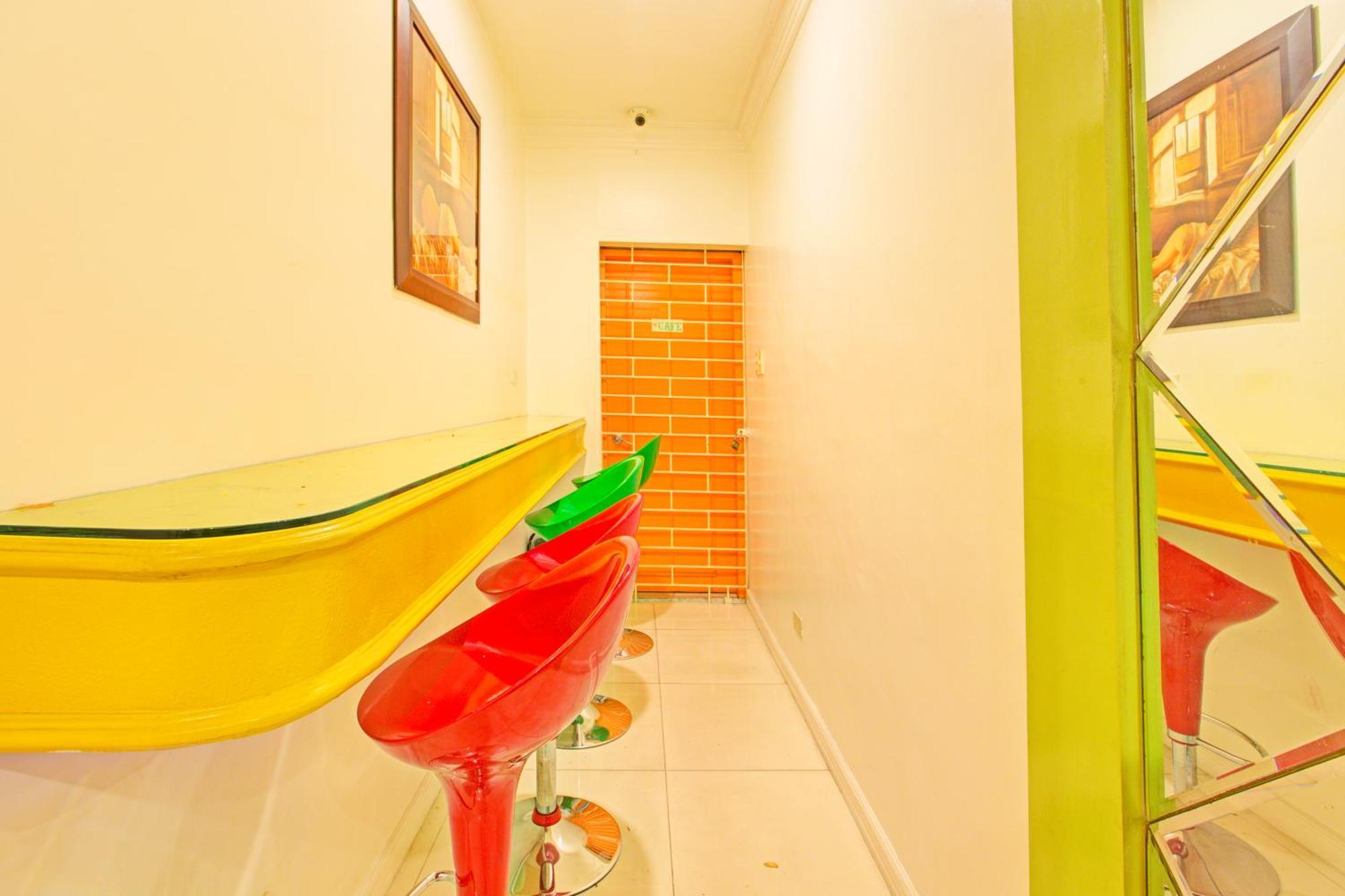 Townhouse Oak Makati Manila Near Pnr Pasay Evangelista Formerly Vip Suites San Pedro Makati Exterior foto