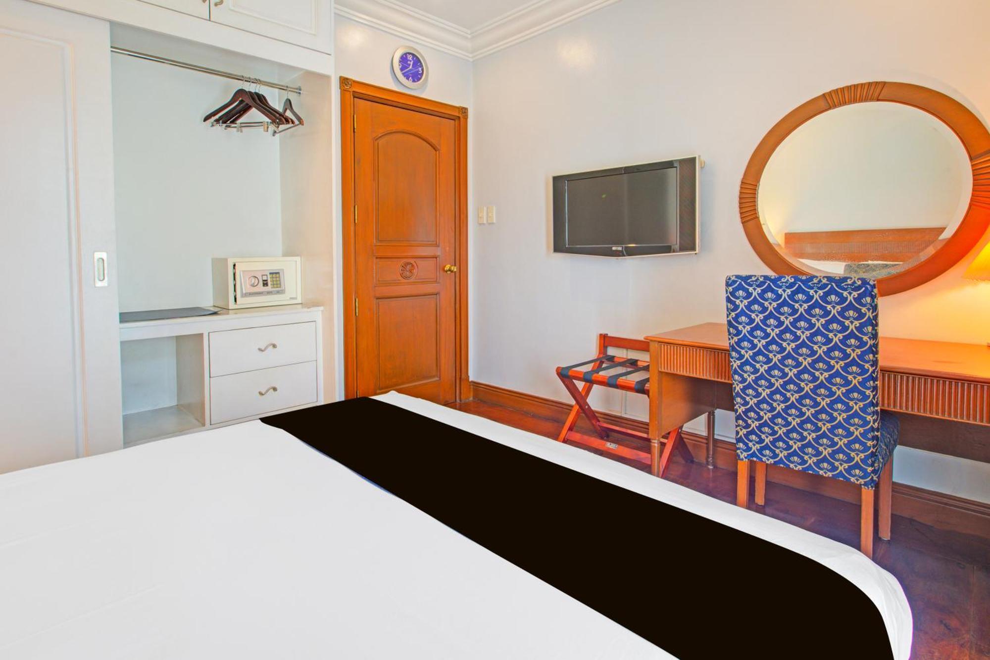 Townhouse Oak Makati Manila Near Pnr Pasay Evangelista Formerly Vip Suites San Pedro Makati Exterior foto